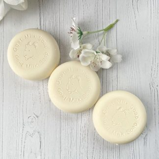 Savon lait de chèvre naturel sans parfum, doux et hydratant, idéal pour les peaux sensibles
