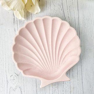 Plateau coquillage Saint Jacques fait main, élégant et décoratif pour organiser vos bijoux avec style.