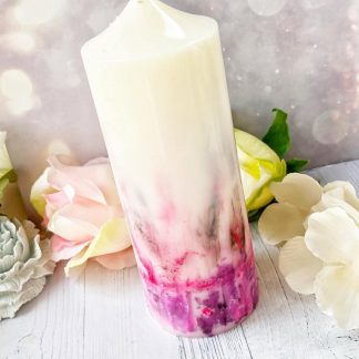 Bougie pilier parfumée à la cerise noire, combustion longue durée, ambiance chaleureuse et gourmande. 🕯️🍒✨