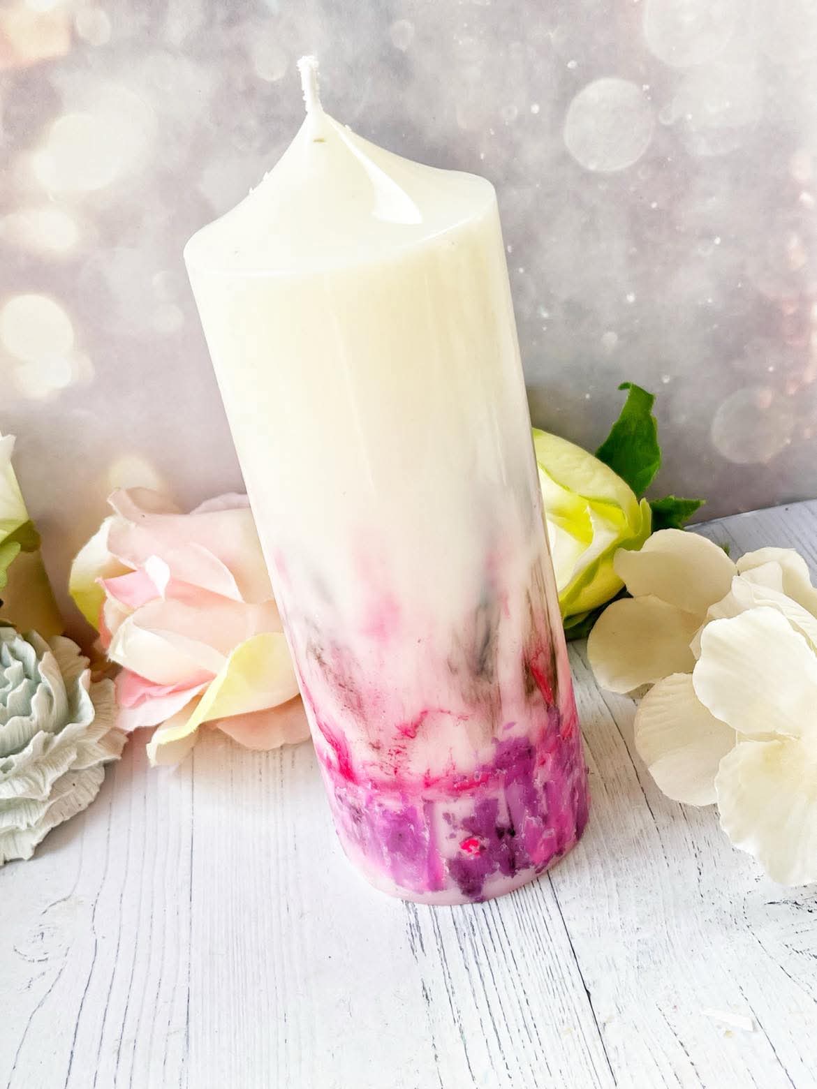 Bougie pilier parfumée à la cerise noire, combustion longue durée, ambiance chaleureuse et gourmande. 🕯️🍒✨